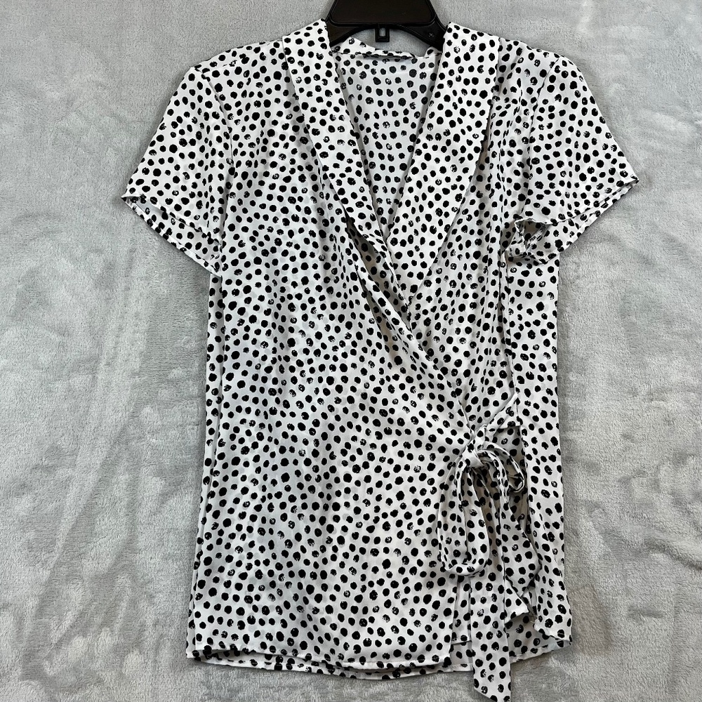 Chic Adrianna Papell Black & White Polka Dot Tie Wrap Blouse Cap Sleeve Sz M